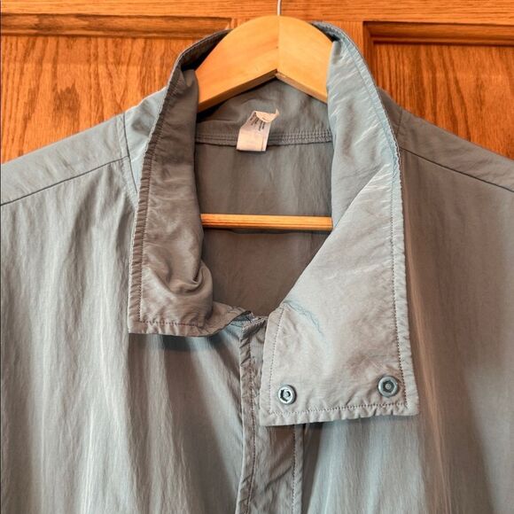 YOGALICIOUS Radiant Commuter Windbreaker - Picture 3 of 9